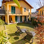 Giardino E Piscina شقة *