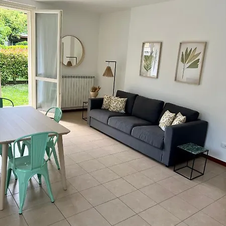 Giardino E Piscina Apartman