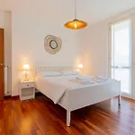 Giardino E Piscina Apartman