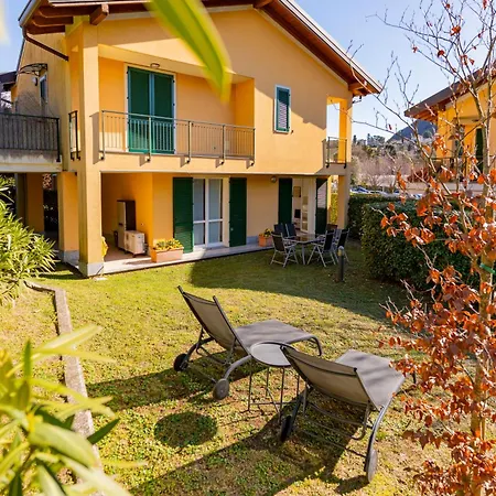 Giardino E Piscina Daire *